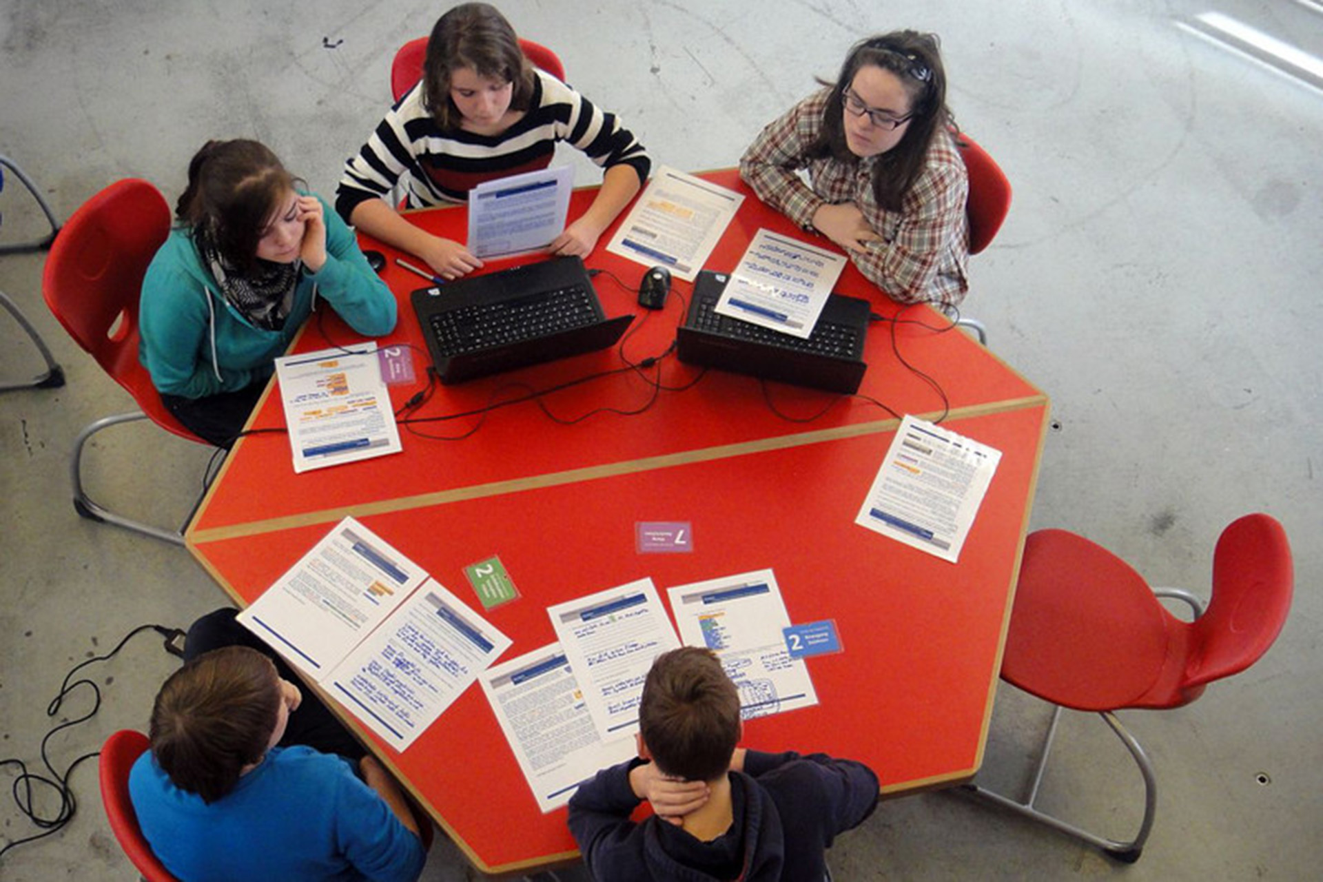Digitales Lernen mit Tablets.