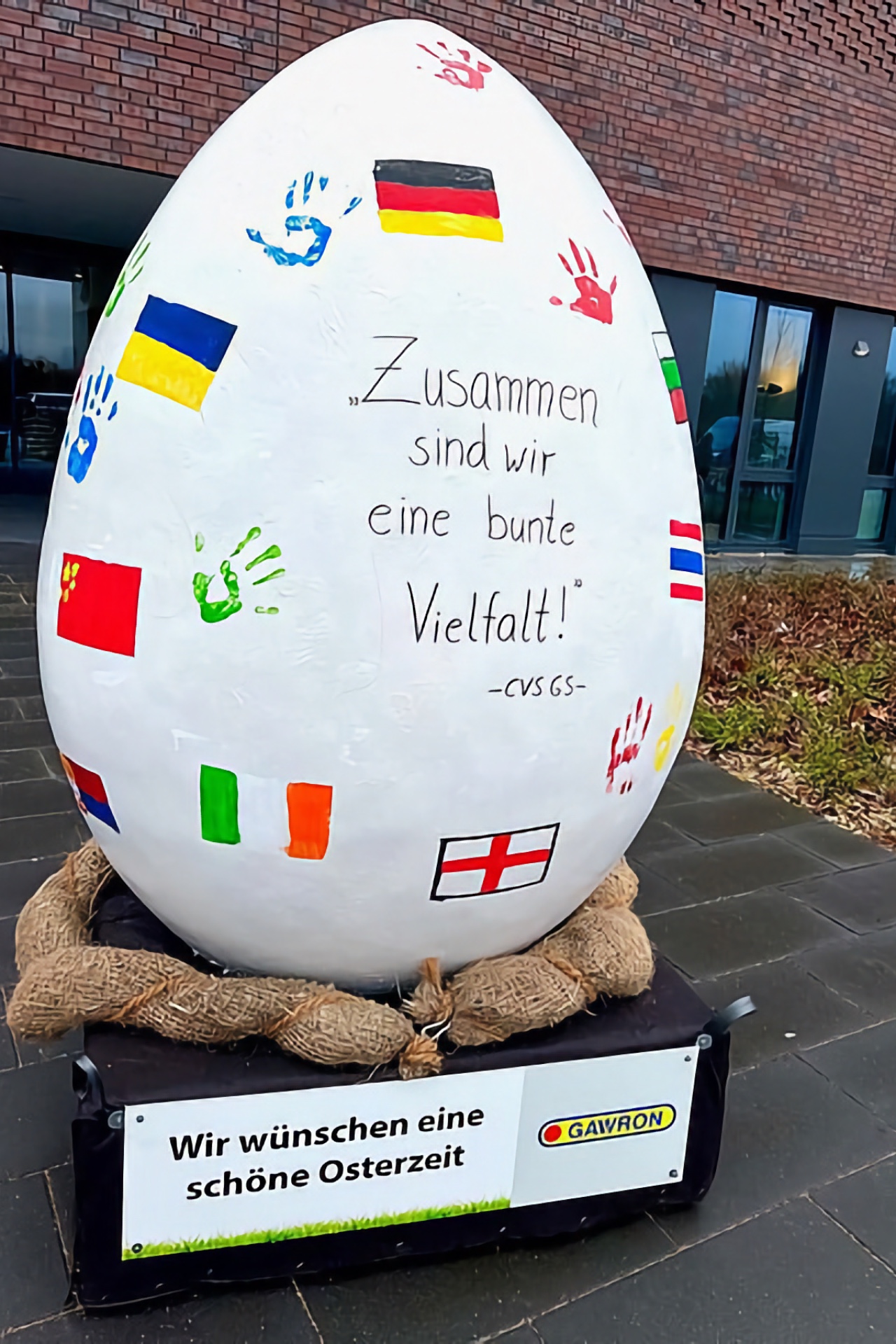 XXL-Osterei der Caspar-Voght-Schule Rellingen