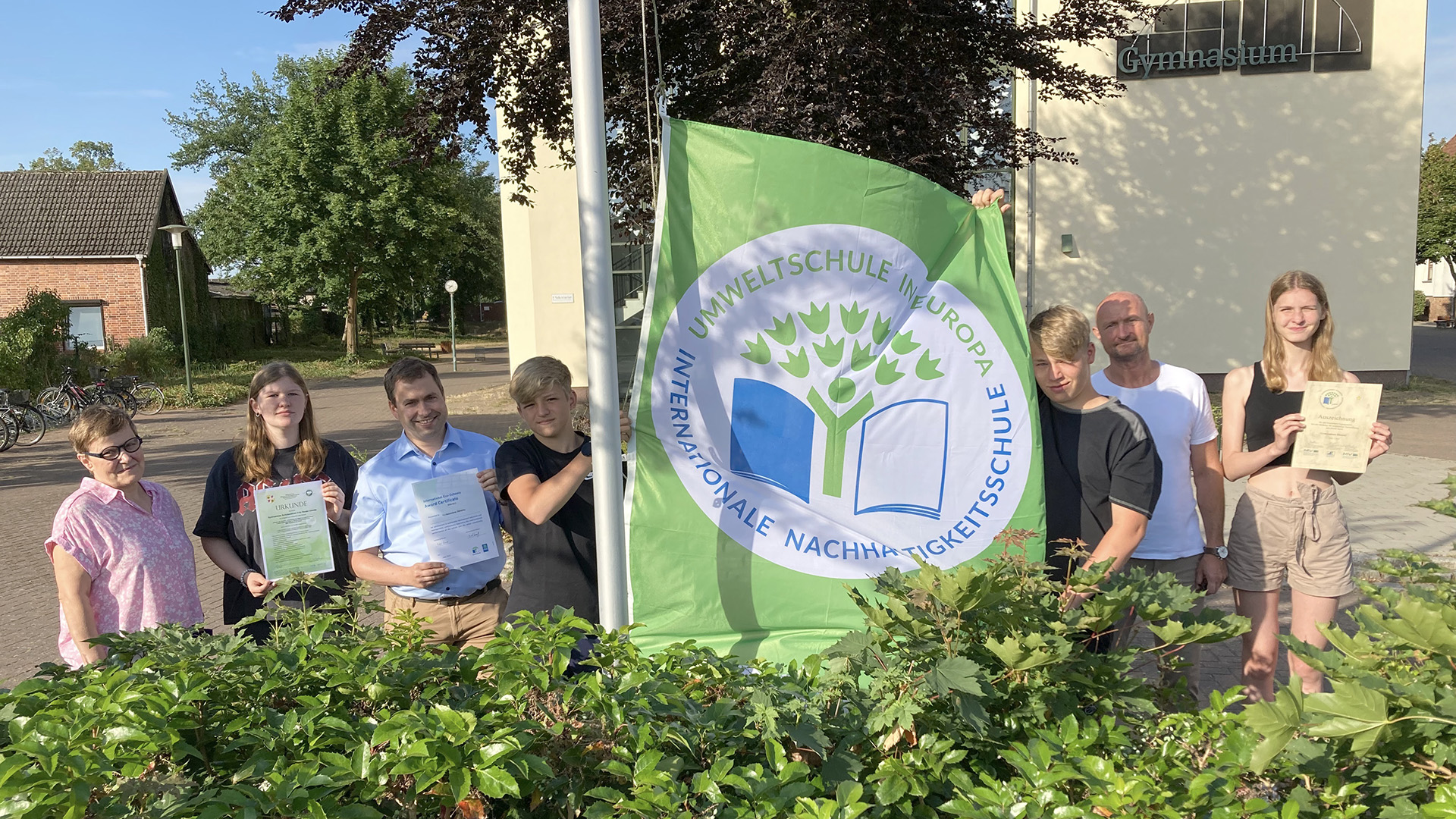 Stolz präsentiert sich das Schulzentrum Dömitz als Umweltschule in Europa. Der Titel wurde der Einrichtung im Jahr 2022 verliehen.
