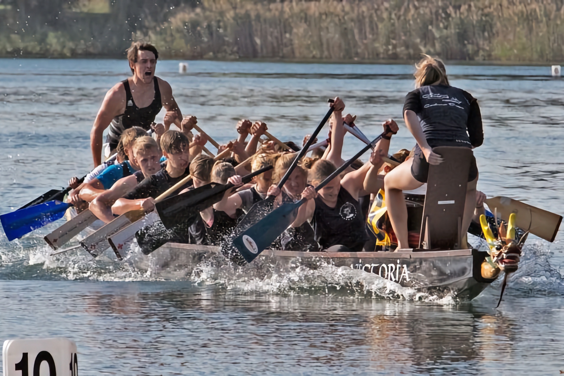 Im Drachenboot auf dem Glambecker See in Neustrelitz