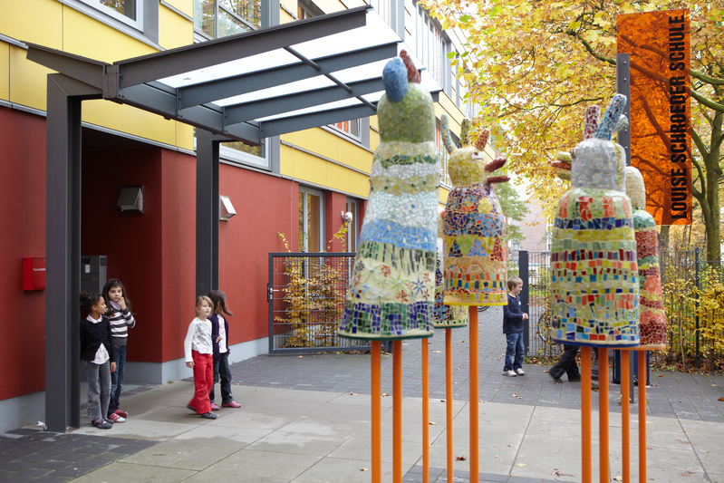 Eingang der Louise-Schroeder-Grundschule Hamburg-Altona