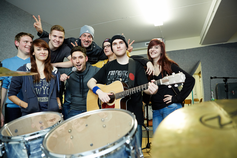 Musiklehrer mit Gruppe