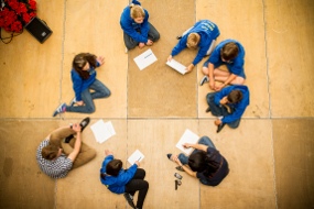 Arbeitsgruppe im Sitzkreis