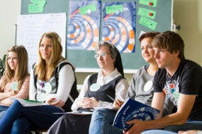 Teilnehmerinnen und Teilnehmer eines Workshops