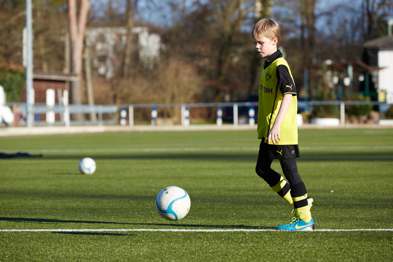 Schüler beim Fußball