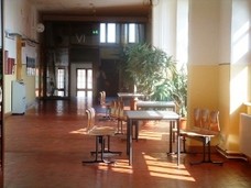 Sitzgruppe im Schulhaus