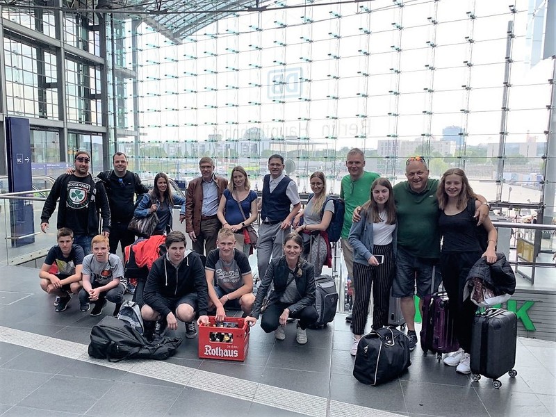 Gruppenfoto am Berliner Hauptbahnhof