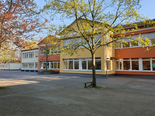 Außenansichtt der Grundschule Glashütte Süd