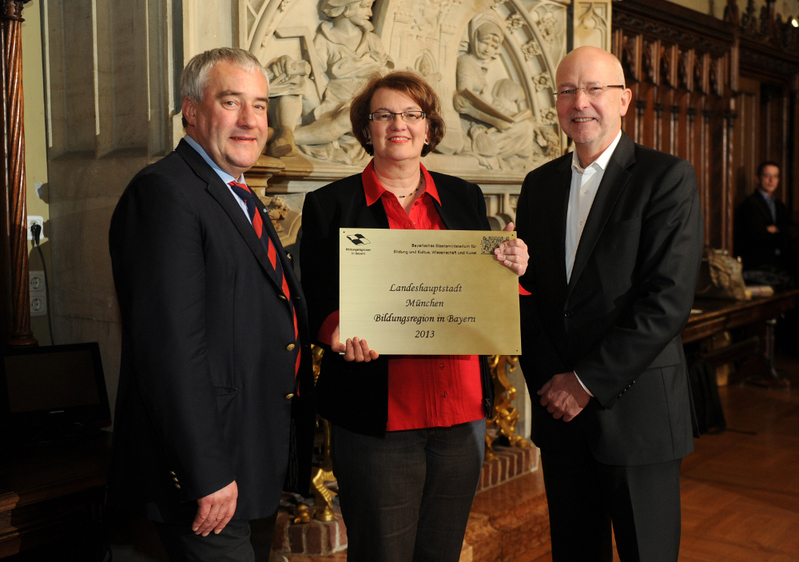 Kultusminister Ludwig Spaenle, Bürgermeisterin Christine Strobl und Rainer Schweppe, Stadtschulrat