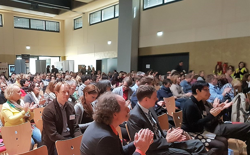 Plenum der Schule im Emsbachtal