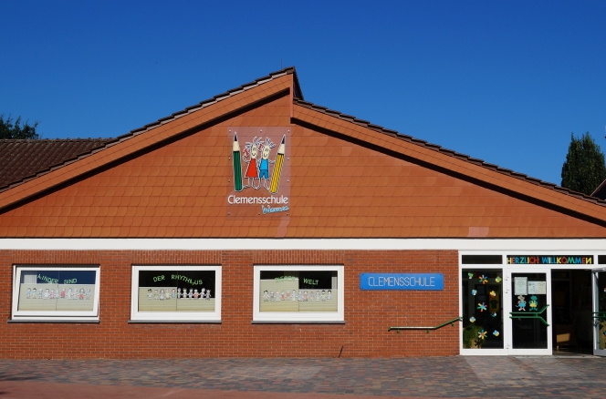 Rückansicht der Clemensschule Wesuwe in Haren