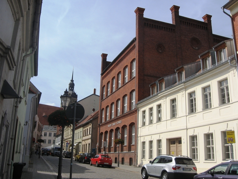 Außenansicht Frederic-Joliot-Curie-Schule