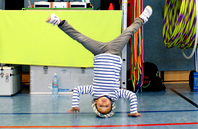 Super-Breaker Linus, 6 Jahre, beim Headspin
