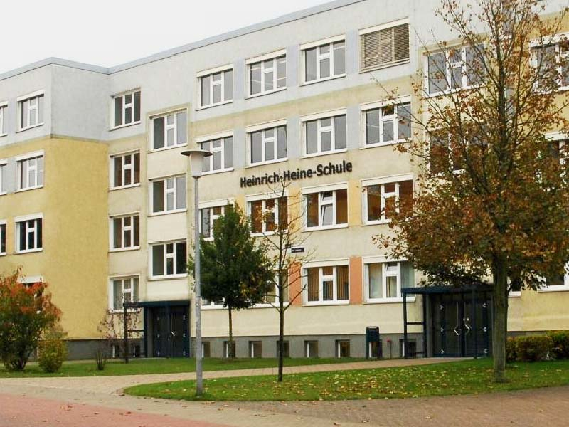 Frontansicht der Heinrich-Heine-Schule