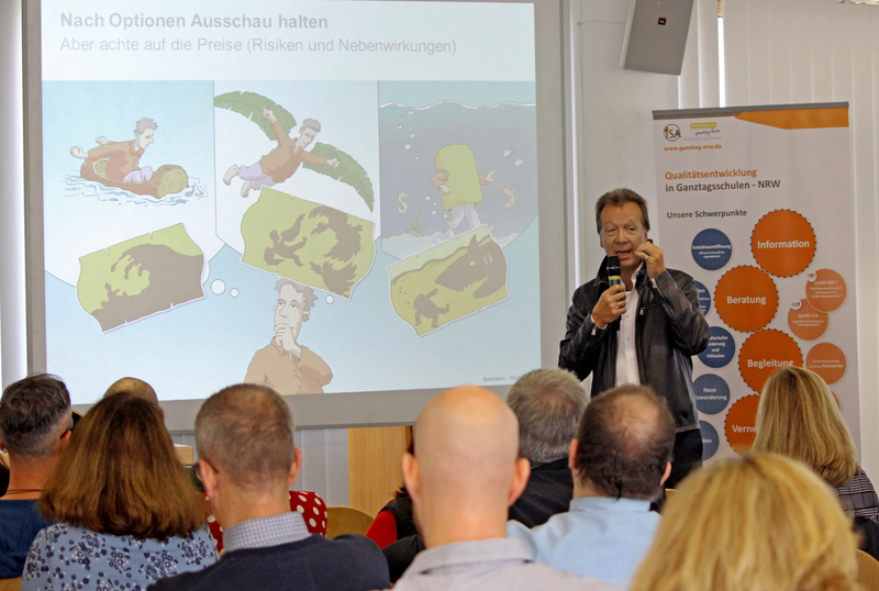Karl-Heinz Imhäuser während eines Vortrags beim NRW-Forum „ganz!mittendrin“ 2017
