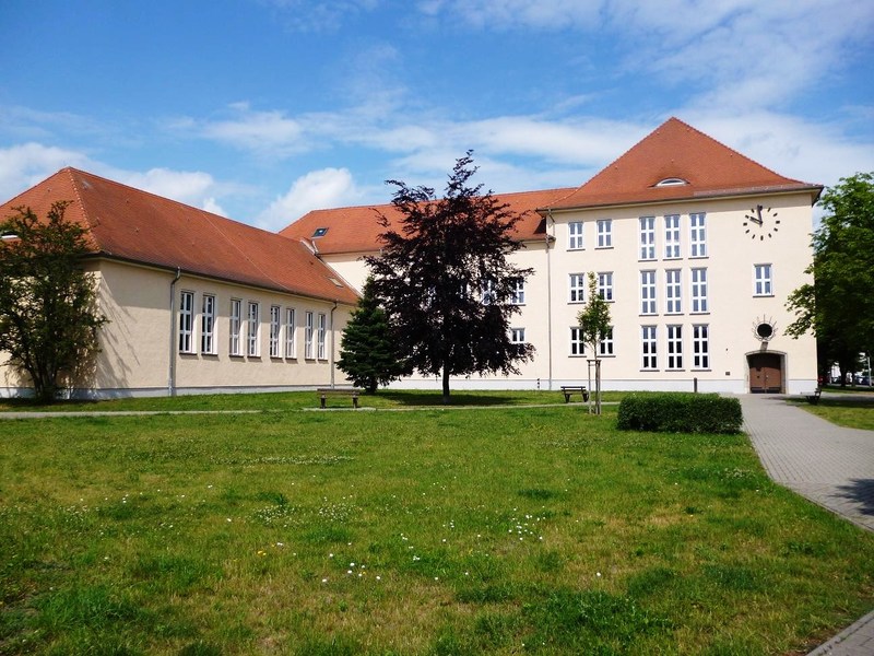 Außenansicht der Schule