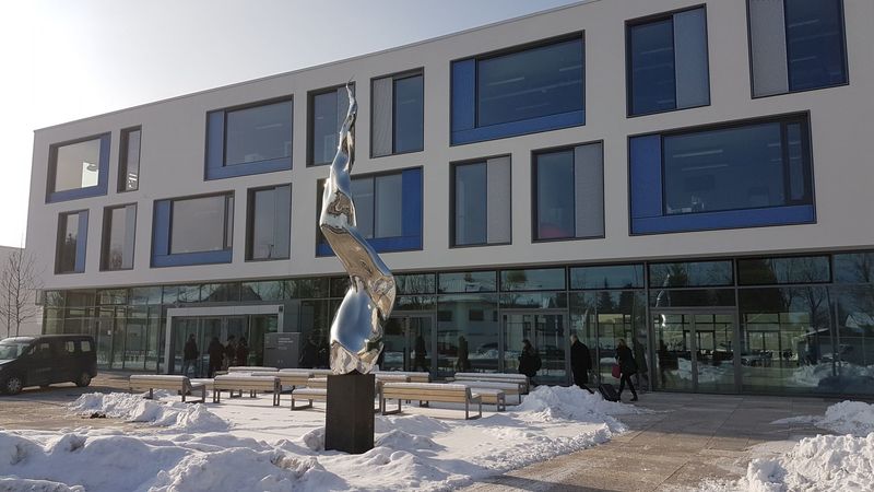Außenansicht des Gymnasiums München-Nord