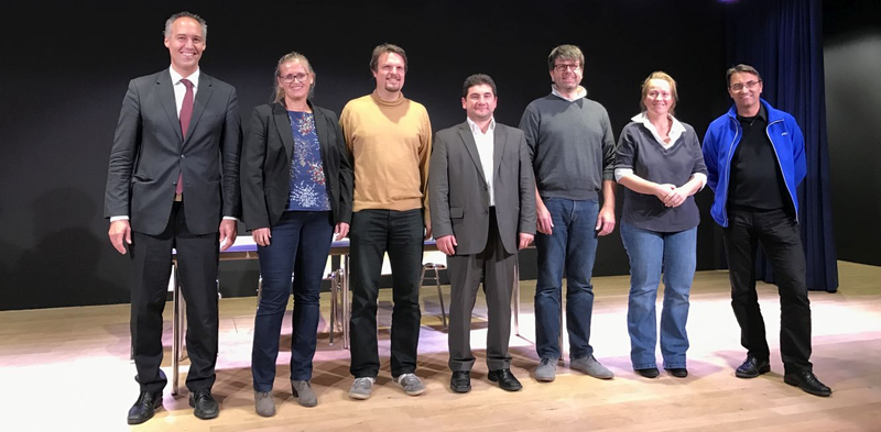 Gruppenfoto Schulleiter Leonard Baur mit den Elternvertretern des Gymnasiums München-Nord