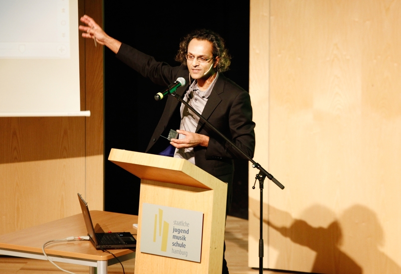 Paul Mecheril während seines Vortrags