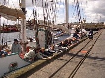 Segelschiff im Hafen