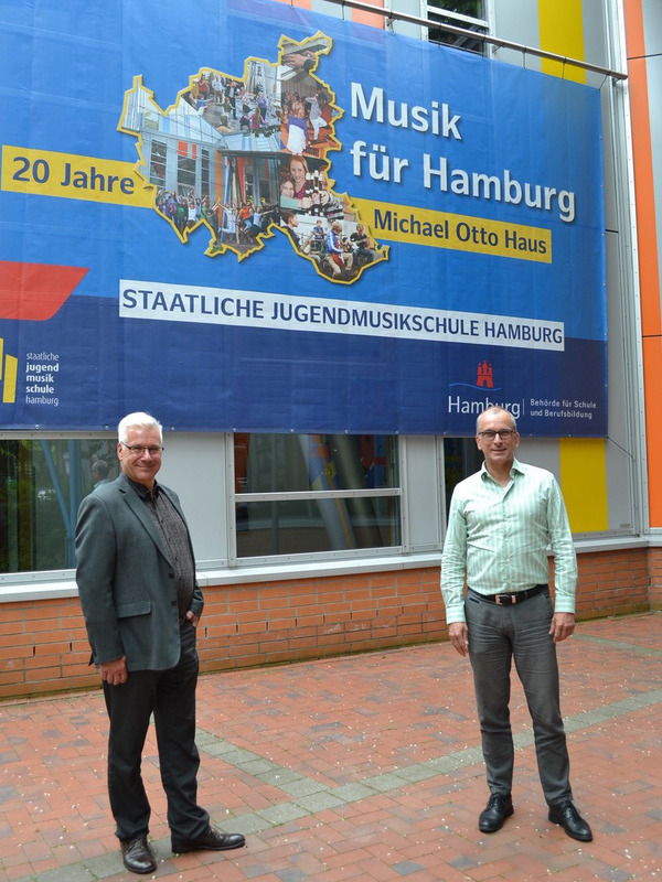 Prof. Guido Müller (l.) und Veranstaltungsleiter Arthur Cardell.
