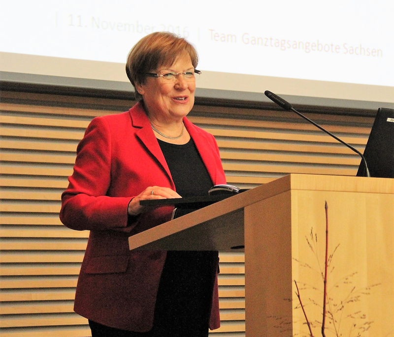 Kultusministerin Brunhild Kurth am Rednerpult