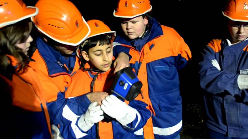 Junge Feuerwehrleute