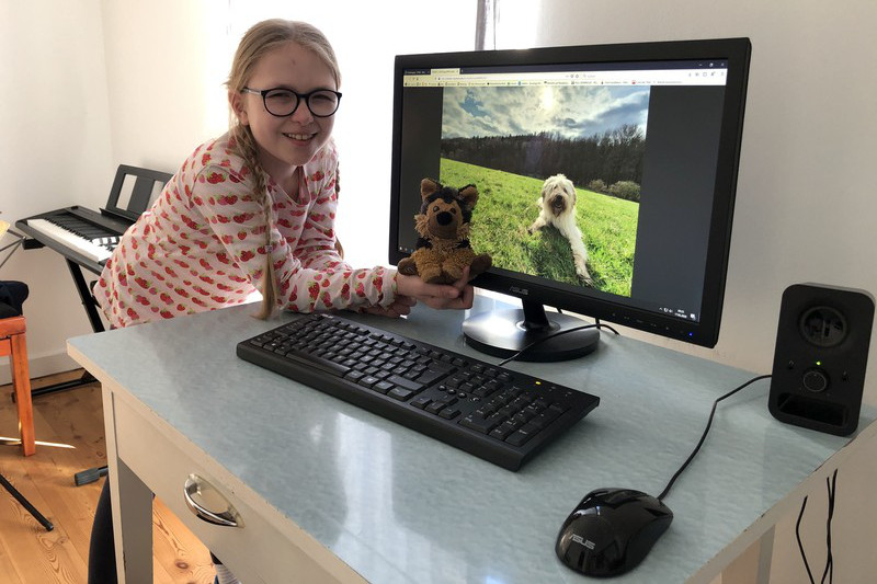 Mädchen im Homeoffice