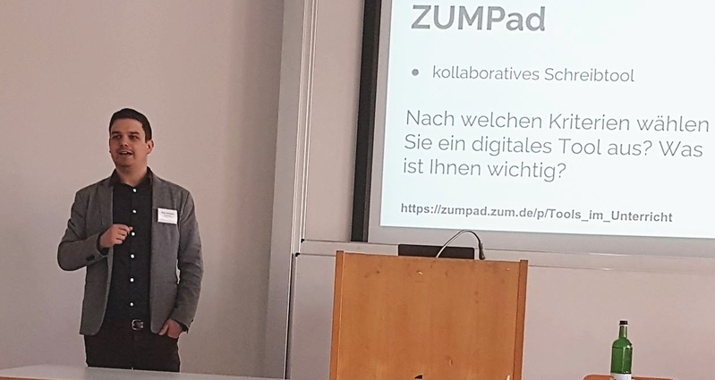 Peter Hofmann während seines Vortrags