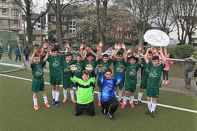 Gruppenfoto der Fußballmannschaft