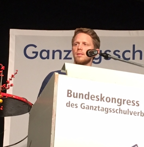 Jonathan Makkronen während seines Vortrags