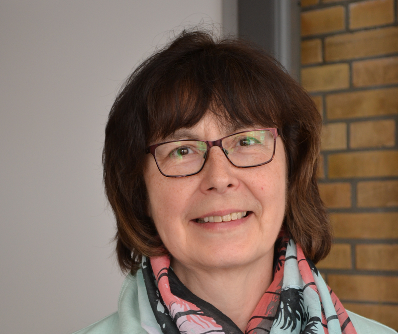 Dr. Monika Renz
