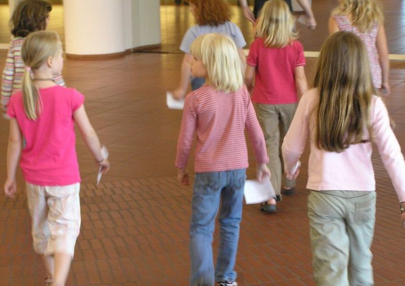 Kinder im Museum
