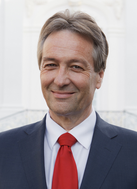 Portraitfoto von Oberbürgermeister Jürgen Nimptsch