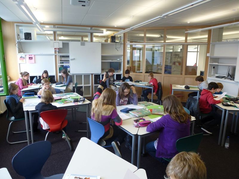 Blick in ein Klassenzimmer des Gymnasiums Oettingen
