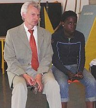 Schulleiter Eric Pateyron mit Schülerin