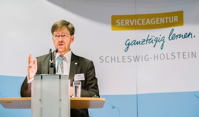 Prof. Falk Radisch