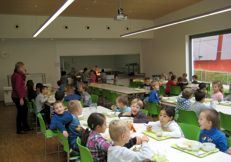 Blick in die neu errichtete Mensa der Weststadtschule Ravensburg