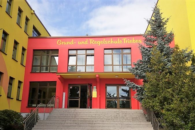 Frontansicht der Schule „Georg Kresse“