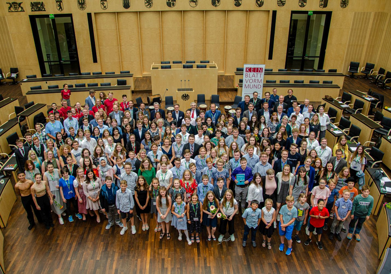 Gruppenfoto der Preisträger des Schülerzeitungswettbewerbs 2019