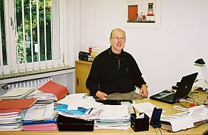 Rainer Schweppe am Schreibtisch