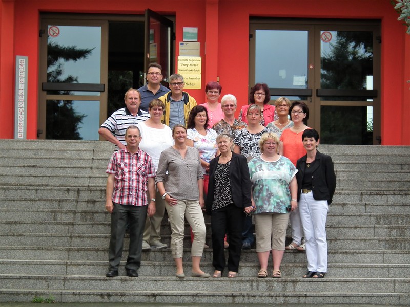 Gruppenfoto des Kollegiums der Regelschule „Georg Kresse“