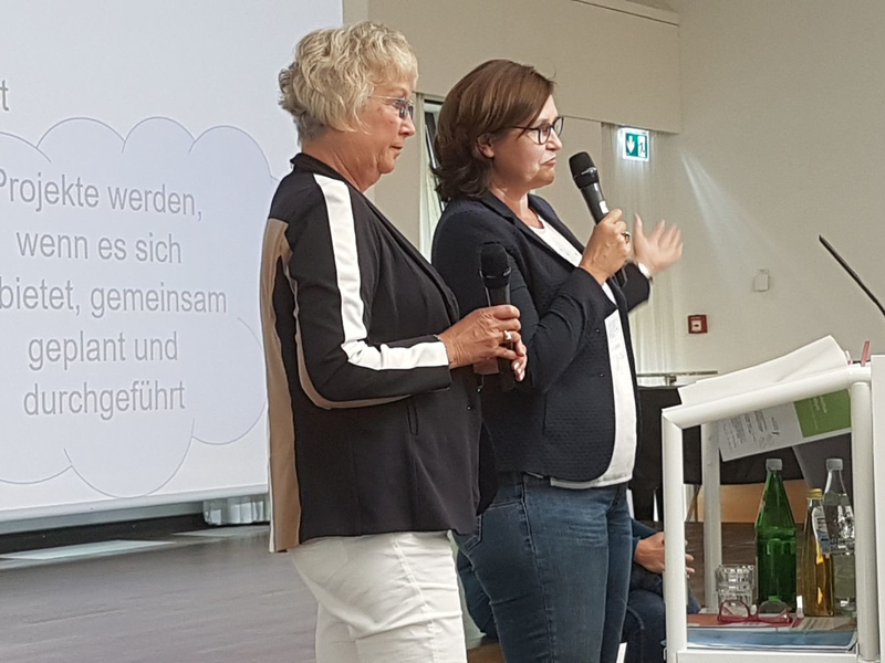 Claudia Barth und Liane Jäger auf dem Podium