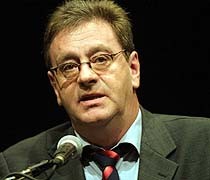 Oberbürgermeister Egon Vaupel am Mikrofon