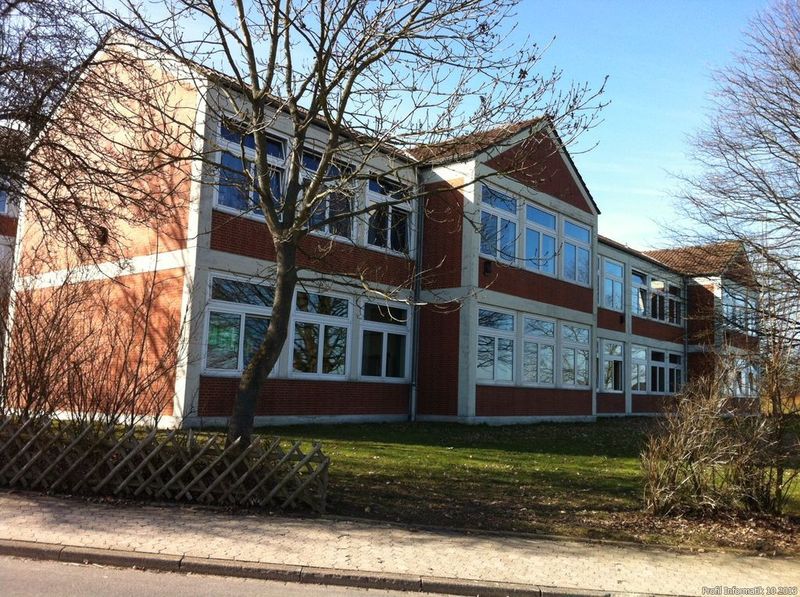 Außenansicht der Schule