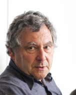 Portraätfoto von Schulleiter Wolfgang Vogelsaenger
